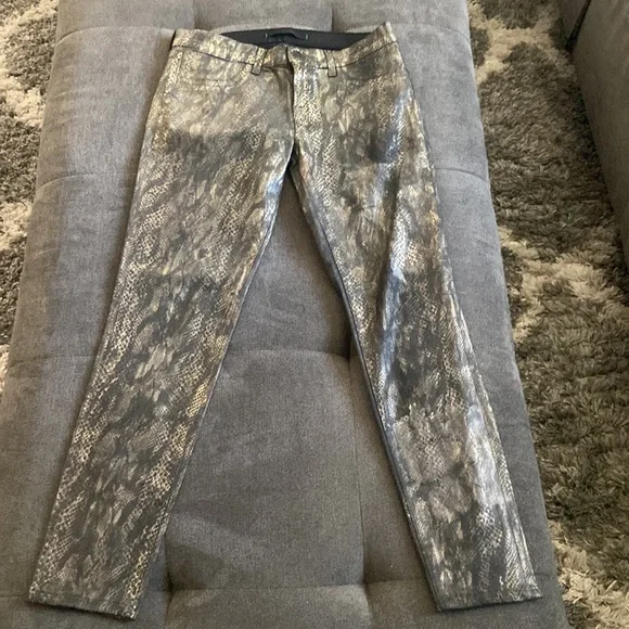 J BRAND 901 Black Golden Snake Print Coated Stretch Denim Leggings Jeans - Picture 5 of 11